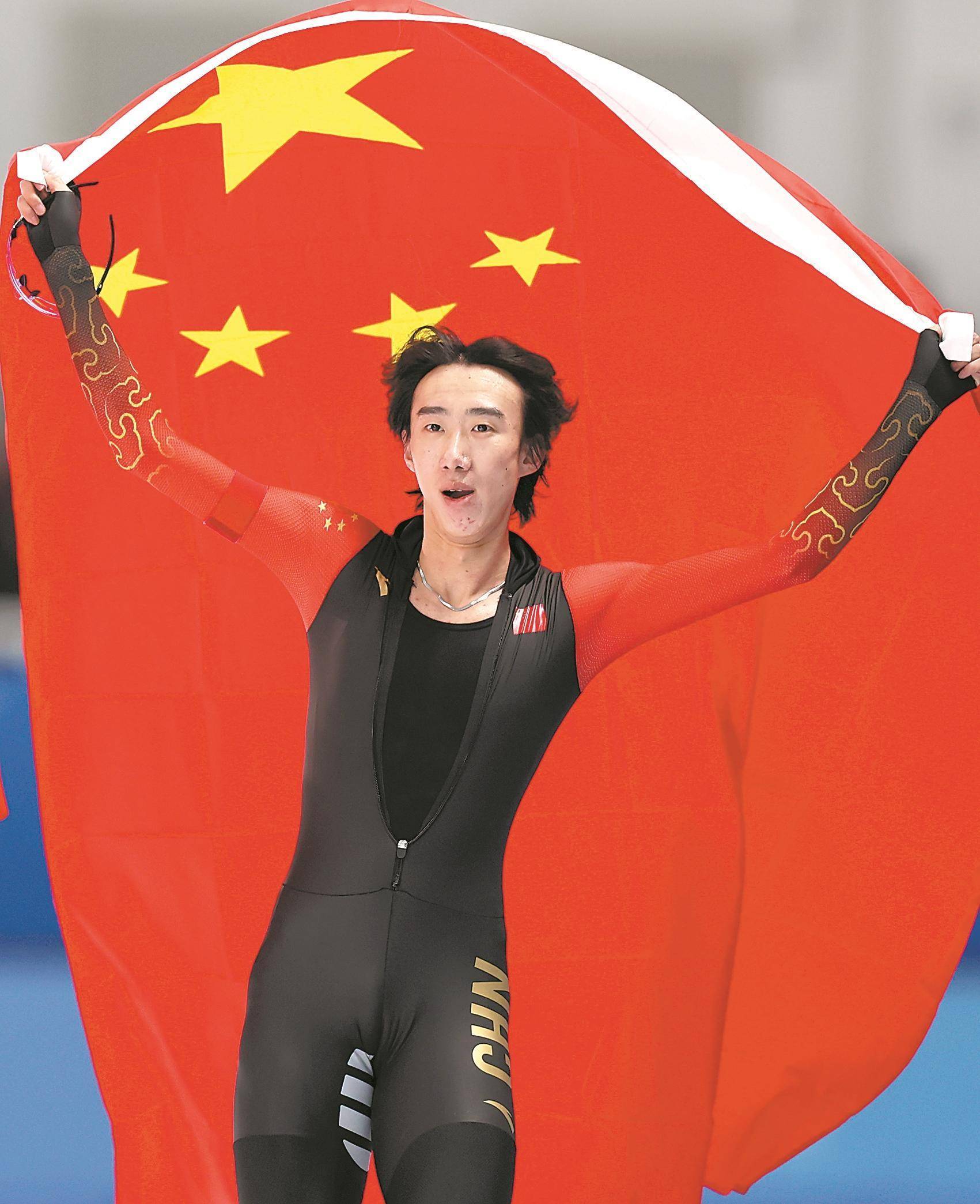 中国运动员获得银牌　奋力拼搏 中国运动员获得银牌 奋力拼搏的是谁 